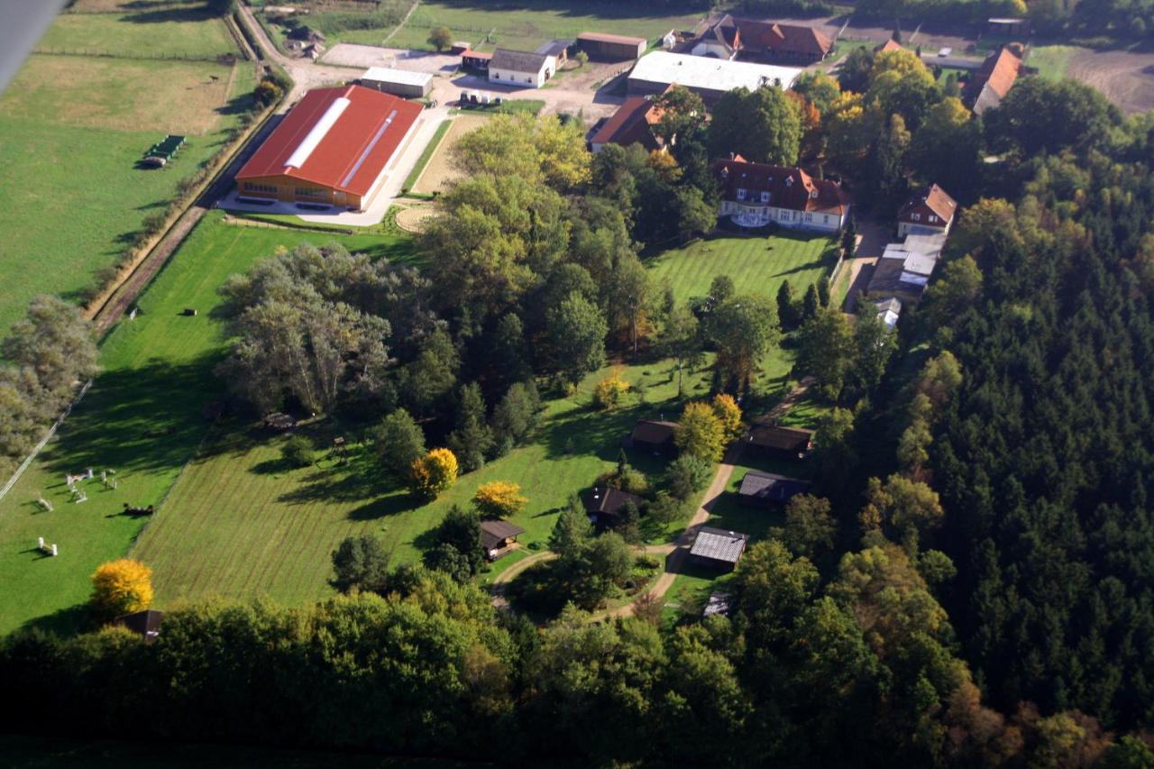 Heidegut Eschede Reitsportanlage Und Feriendorf Exterior photo